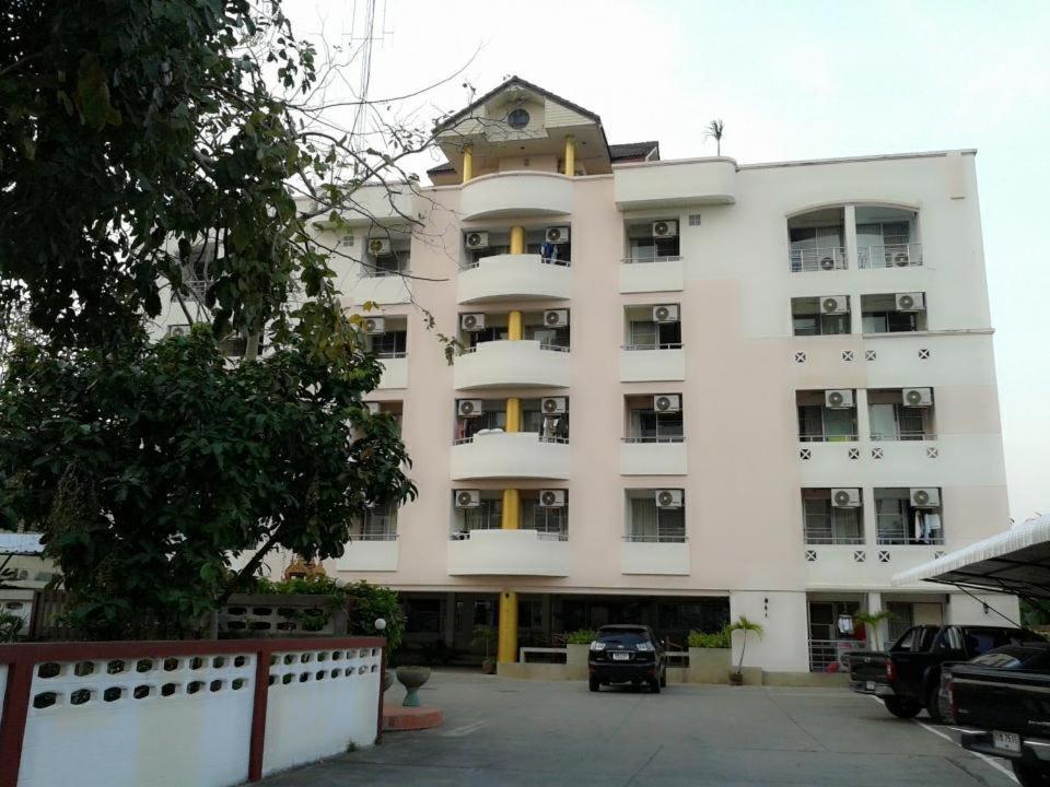 M In Korat Service Apartment Nakhonratchasima Dış mekan fotoğraf