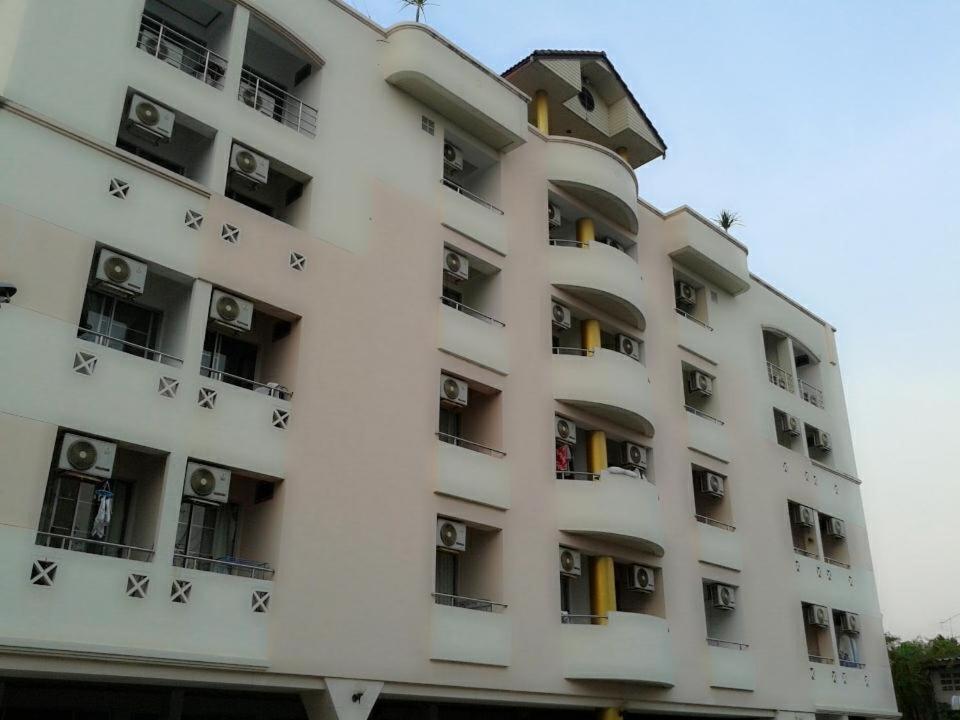 M In Korat Service Apartment Nakhonratchasima Dış mekan fotoğraf